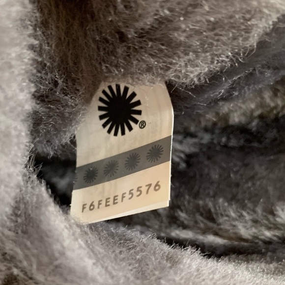 UGG Grey Bailey Button II Boots - Picture 7 of 8